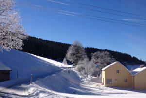 Ferienhaus im Winter, Blick auf den Eingang