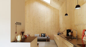 Wohnraum und Küche, Ferienhaus am früheren Seilerhansenhof in Furtwangen, Schwarzwald, Holzhaus